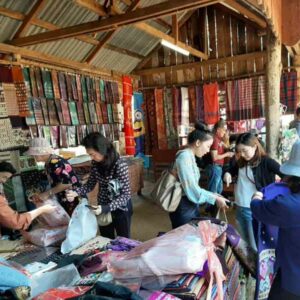 ช้อปๆสินค้าพื้นเมือง