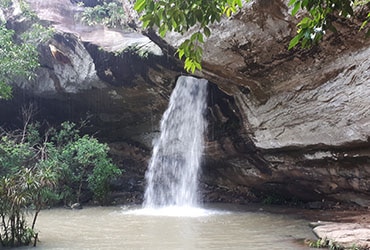 น้ำตกลงรู